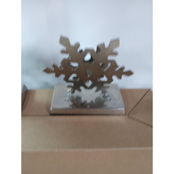 Pair of Silver Snowflake Stocking Holders – Mantelpiece Christmas Decor – Metal - Picture 8 of 13